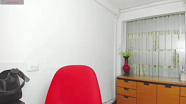 Snapshot of chloehanna chatting on 11.25.25 chloehanna online show from 11.25.25