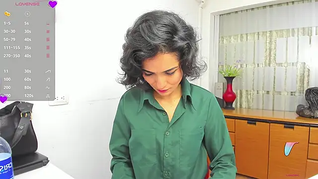 Snapshot of chloehanna chatting on 11.27.25 chloehanna online show from 11.27.25