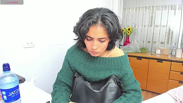 Snapshot of chloehanna chatting on 12.04.25 chloehanna online show from 12.04.25