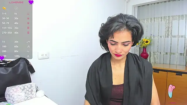 Snapshot of chloehanna chatting on 12.17.25 chloehanna online show from 12.17.25