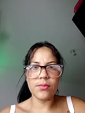 Snapshot of tattyHot95 chatting on 10.27.25 tattyHot95 online show from 10.27.25