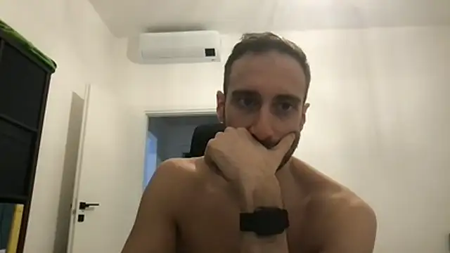 Snapshot of LukaShyGuy chatting on 01.15.26 LukaShyGuy online show from 01.15.26