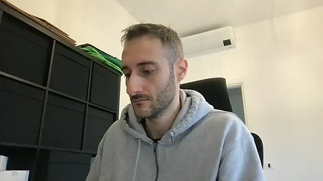 Snapshot of LukaShyGuy chatting on 02.04.26 LukaShyGuy online show from 02.04.26