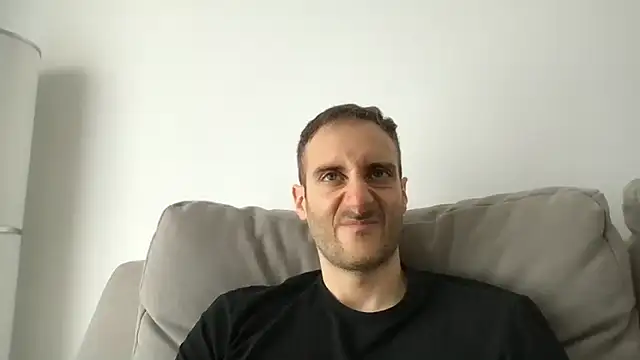 Snapshot of LukaShyGuy chatting on 04.19.26 LukaShyGuy online show from 04.19.26
