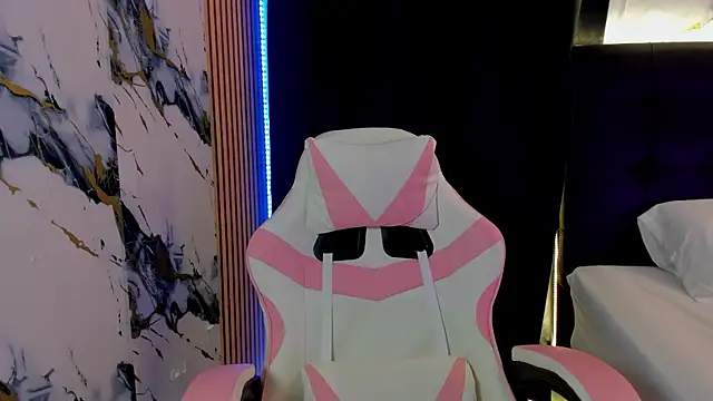 Scarlet DLuce online show from 11.26.25