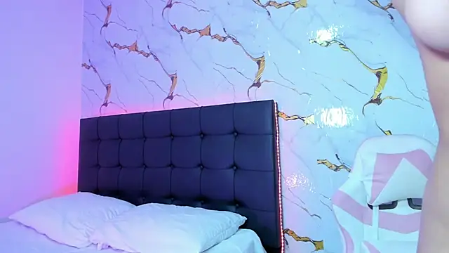 Scarlet DLuce online show from 04.01.26