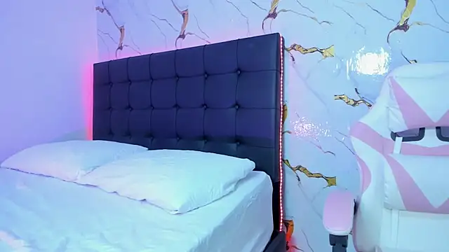 Scarlet DLuce online show from 04.18.26