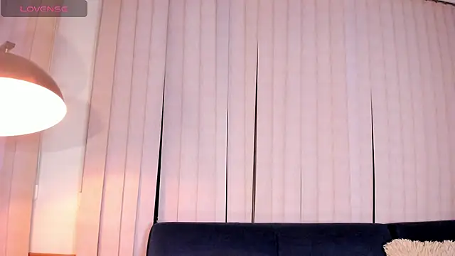 Snapshot of kendra_crow chatting on 11.13.25 kendra crow online show from 11.13.25