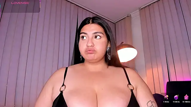 Snapshot of kendra_crow chatting on 11.30.25 kendra crow online show from 11.30.25