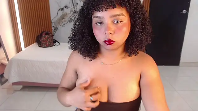 Snapshot of rosselyn_ chatting on 10.30.25 rosselyn online show from 10.30.25