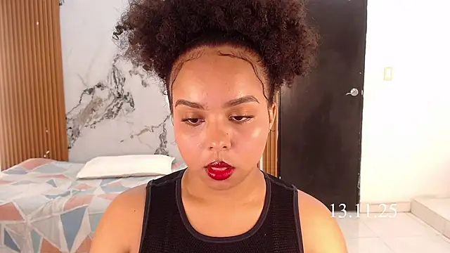 Snapshot of rosselyn_ chatting on 11.13.25 rosselyn online show from 11.13.25