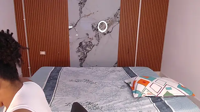 Snapshot of rosselyn_ chatting on 11.28.25 rosselyn online show from 11.28.25