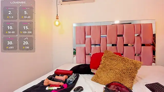 Snapshot of samantaawolf chatting on 11.15.25 samantaawolf online show from 11.15.25