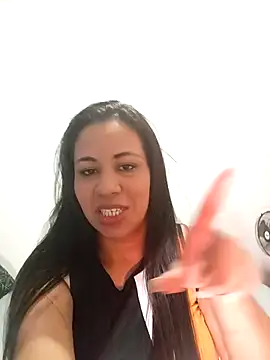 Snapshot of LeilaTaylor chatting on 10.24.25 LeilaTaylor online show from 10.24.25