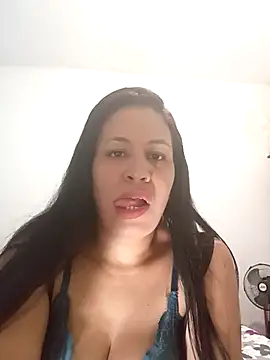 Snapshot of LeilaTaylor chatting on 10.28.25 LeilaTaylor online show from 10.28.25