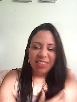 Snapshot of LeilaTaylor chatting on 11.15.25 LeilaTaylor online show from 11.15.25