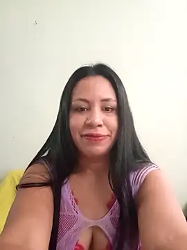 Snapshot of LeilaTaylor chatting on 12.15.25 LeilaTaylor online show from 12.15.25