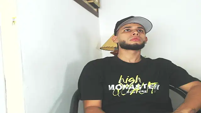 Snapshot of Maxcole_07 chatting on 10.23.25 Maxcole 07 online show from 10.23.25