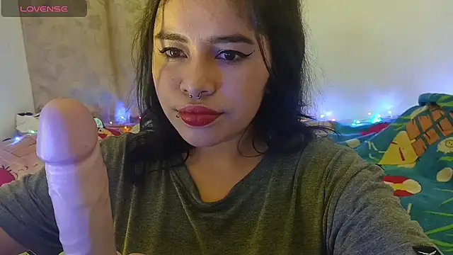 Snapshot of Magic_Alicee_ chatting on 11.08.25 Magic Alicee online show from 11.08.25