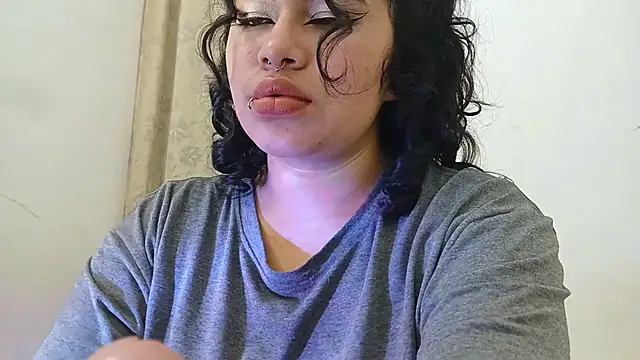 Snapshot of Magic_Alicee_ chatting on 11.13.25 Magic Alicee online show from 11.13.25