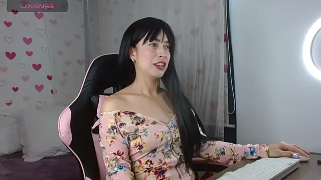 Snapshot of antonella_ed chatting on 12.01.25 antonella ed online show from 12.01.25