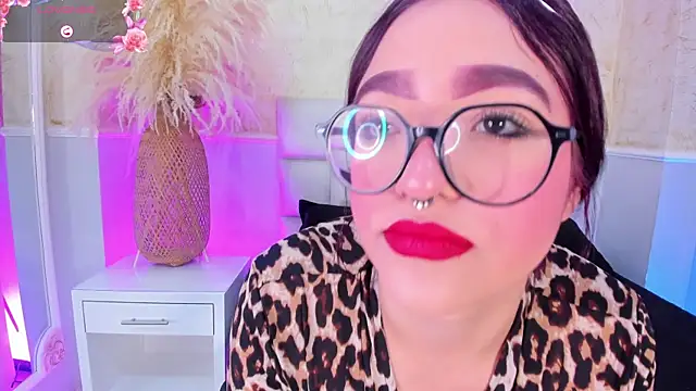 Snapshot of AlmaLopez_ chatting on 12.13.25 AlmaLopez online show from 12.13.25