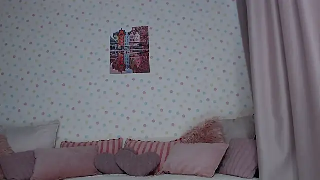 Snapshot of little_paw_ chatting on 11.14.25 little paw online show from 11.14.25