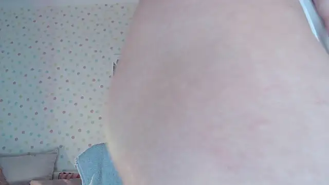 Snapshot of little_paw_ chatting on 11.16.25 little paw online show from 11.16.25