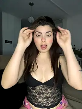 Snapshot of dorneles20 chatting on 11.18.25 dorneles20 online show from 11.18.25