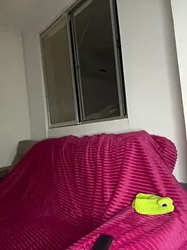 Snapshot of dorneles20 chatting on 12.16.25 dorneles20 online show from 12.16.25