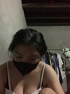 Snapshot of kimyonon chatting on 10.26.25 kimyonon online show from 10.26.25