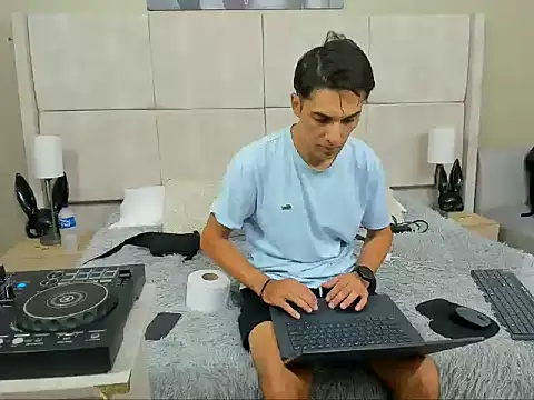 Snapshot of jupiter_333 chatting on 12.01.25 jupiter 333 online show from 12.01.25