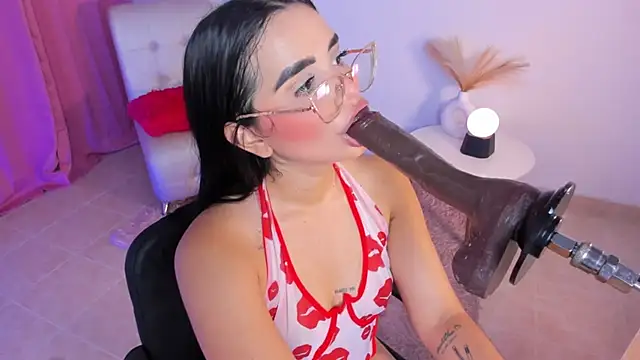 Snapshot of laana_foxx chatting on 10.28.25 laana foxx online show from 10.28.25