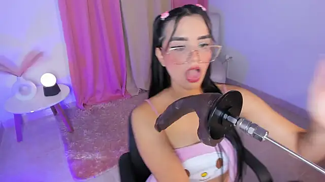 Snapshot of laana_foxx chatting on 11.04.25 laana foxx online show from 11.04.25