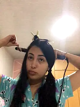 Snapshot of MAVI_EC chatting on 11.04.25 MAVI EC online show from 11.04.25