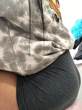 Snapshot of MAVI_EC chatting on 11.06.25 MAVI EC online show from 11.06.25