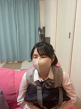 Snapshot of school_ch chatting on 12.04.25 school ch online show from 12.04.25