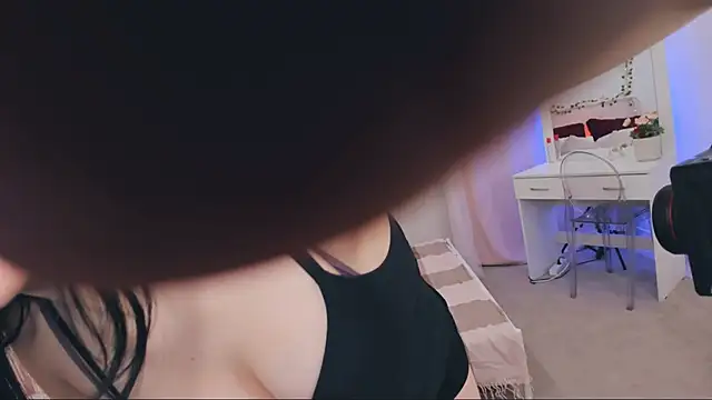 Snapshot of AriaThorn chatting on 11.08.25 AriaThorn online show from 11.08.25