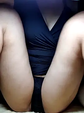 YennyeLa online show from 10.27.25