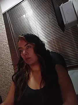 lili hiugs online show from 11.02.25