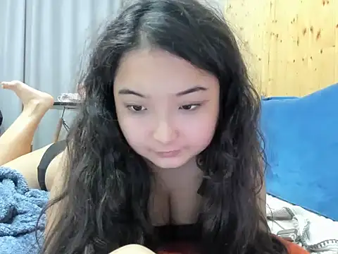 Snapshot of miomyao chatting on 10.24.25 miomyao online show from 10.24.25