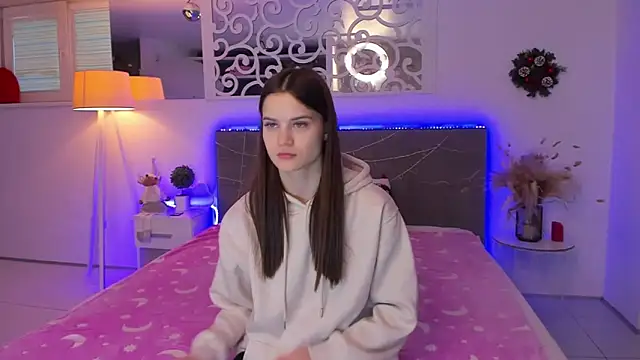 LuisaClover online show from 12.19.25