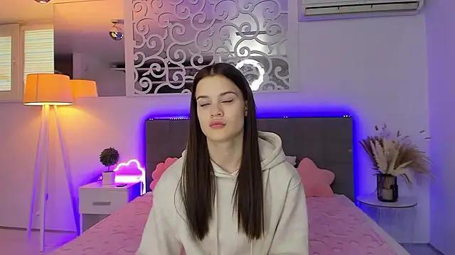 LuisaClover online show from 01.18.26