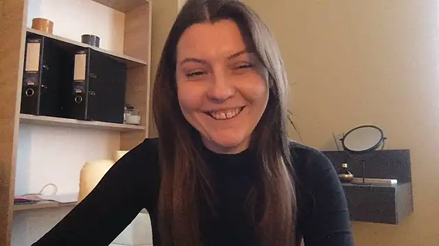 Snapshot of DollyRoma chatting on 10.22.25 DollyRoma online show from 10.22.25