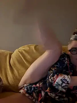 Snapshot of Raven_Fantastic chatting on 10.27.25 Raven Fantastic online show from 10.27.25