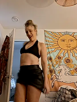 Snapshot of Raven_Fantastic chatting on 11.02.25 Raven Fantastic online show from 11.02.25