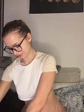 Snapshot of AlyssaSchwarz chatting on 12.01.25 AlyssaSchwarz online show from 12.01.25