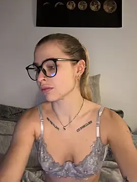 Snapshot of AlyssaSchwarz chatting on 12.14.25 AlyssaSchwarz online show from 12.14.25