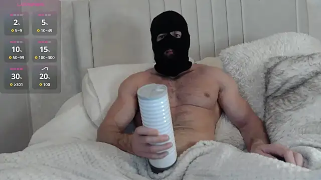 Snapshot of Masked_Bull38_Uk chatting on 12.14.25 Masked Bull38 Uk online show from 12.14.25