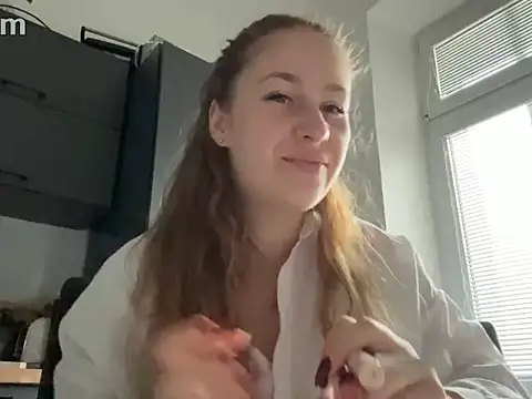 Snapshot of Nicole_Wallker chatting on 10.28.25 Nicole Wallker online show from 10.28.25